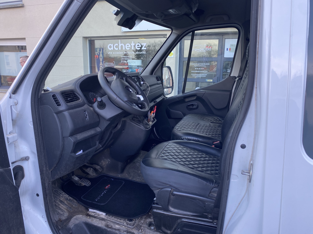 Renault Master — 10