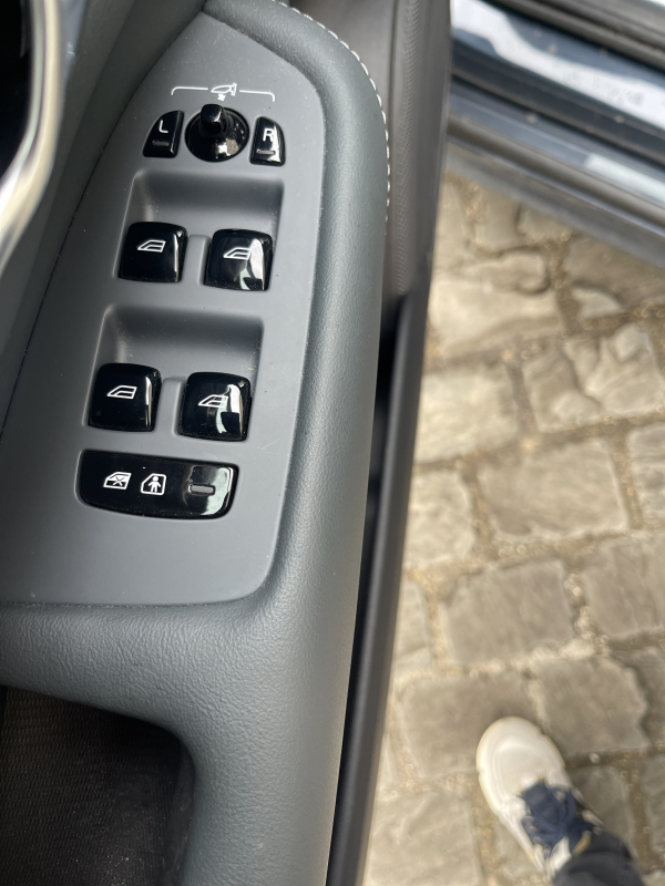 Volvo XC90 — 25