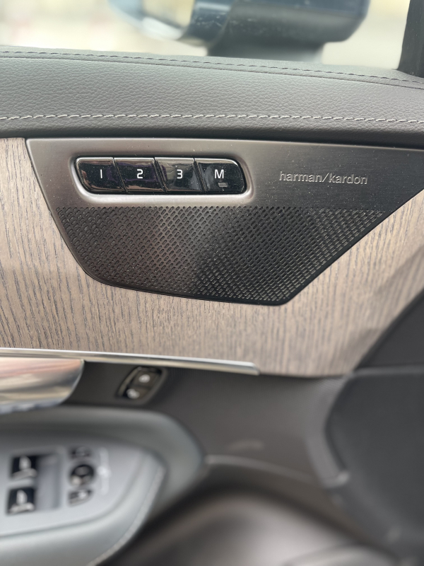 Volvo XC90 — 28