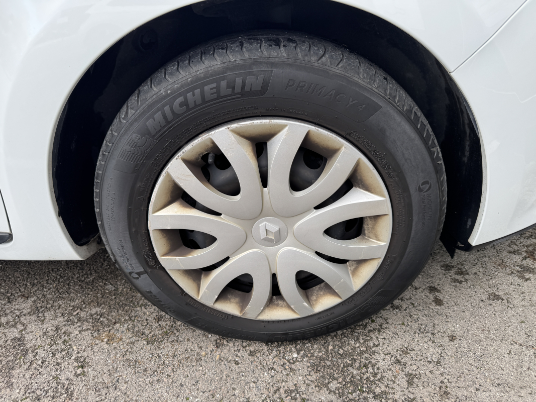Renault Clio — 33