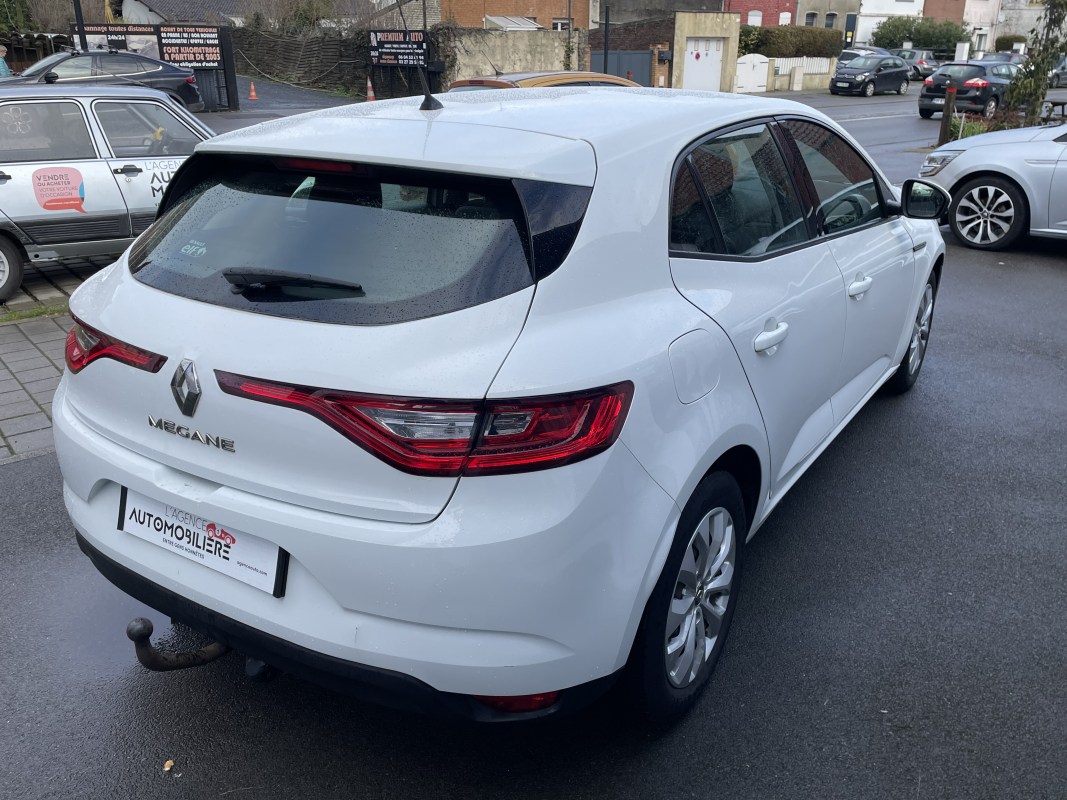 Renault Megane — 5