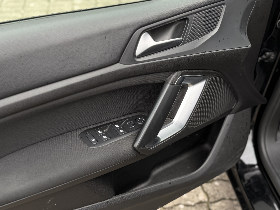 Peugeot 308 SW — 8