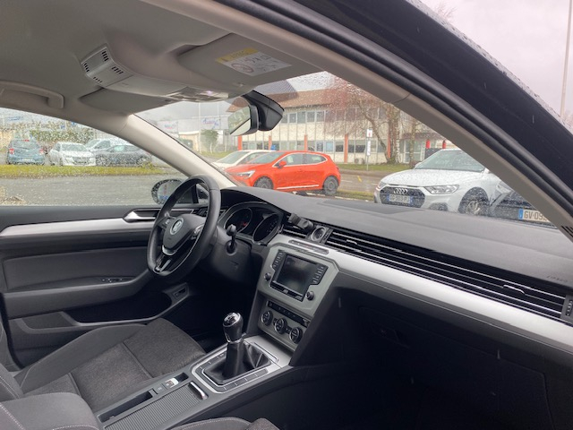 Volkswagen Passat — 17