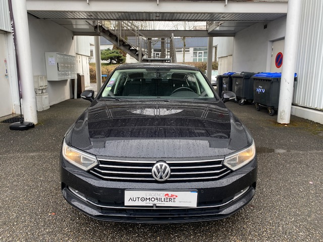 Volkswagen Passat — 2