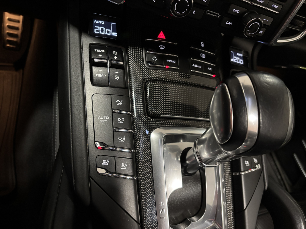 Porsche Cayenne — 16