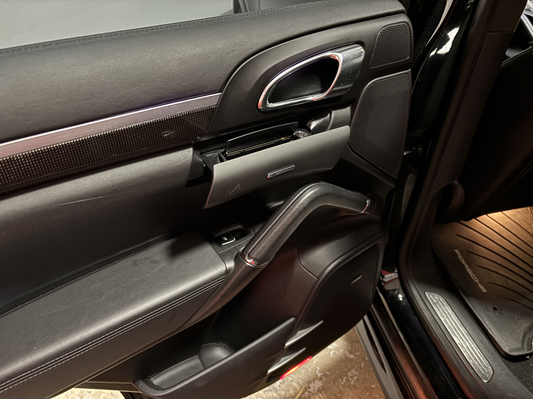 Porsche Cayenne — 26