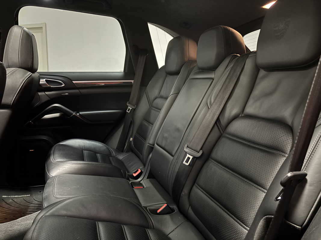 Porsche Cayenne — 12