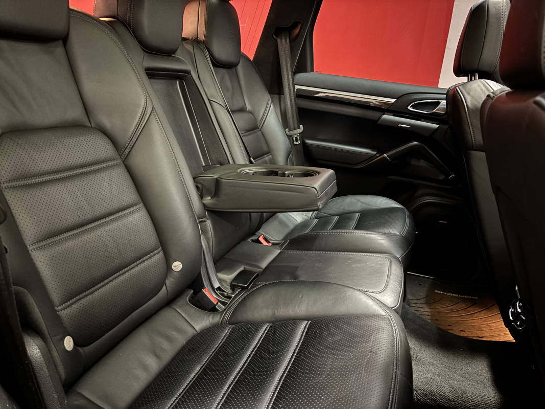 Porsche Cayenne — 33