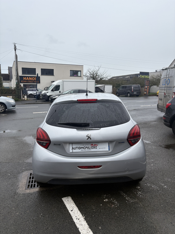 Peugeot 208 — 6