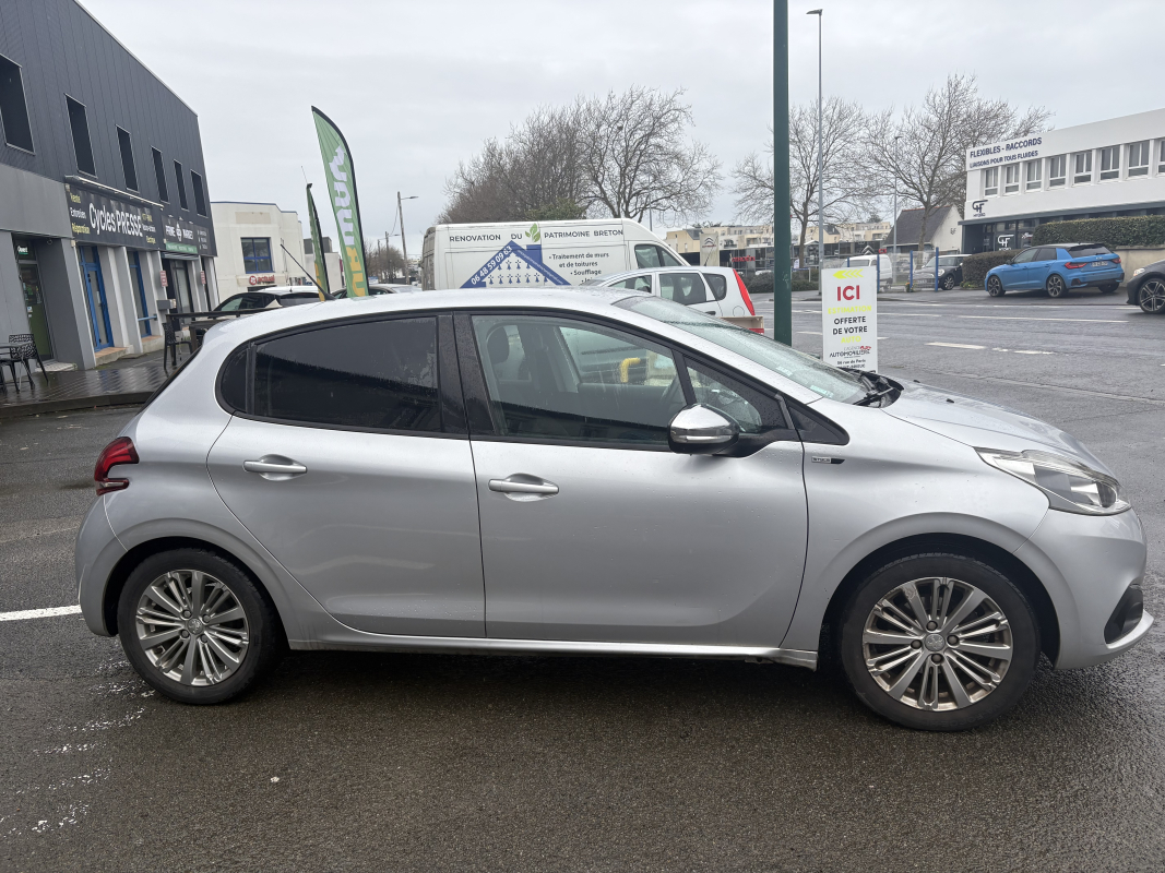 Peugeot 208 — 4