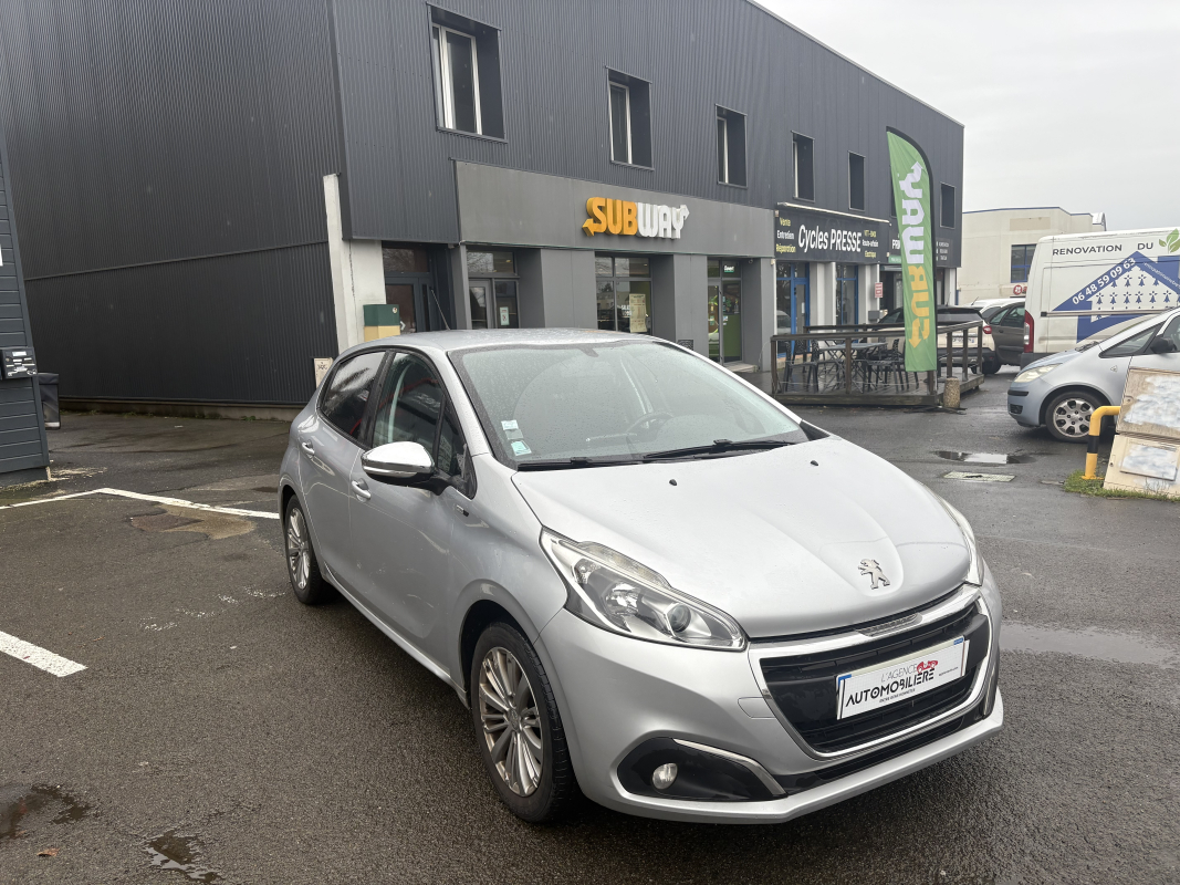 Peugeot 208 — 3