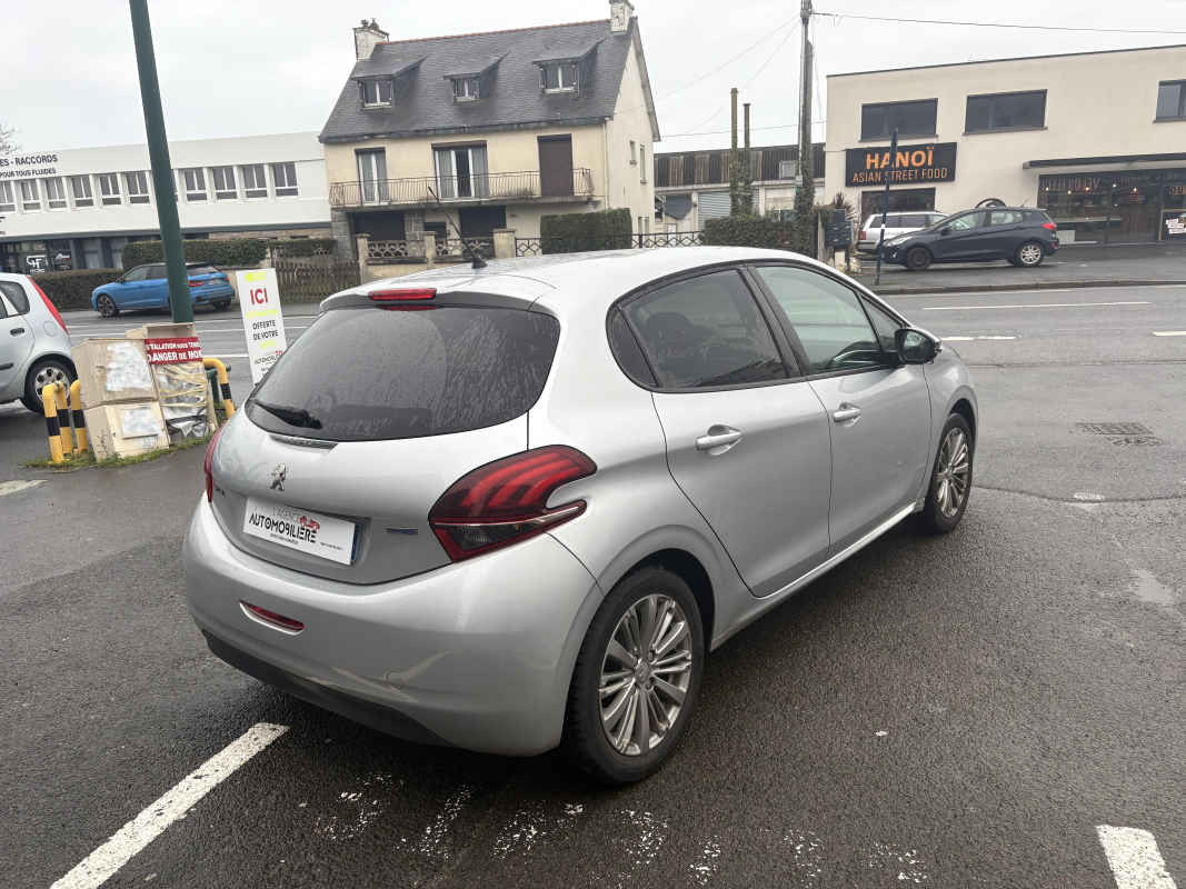 Peugeot 208 — 5
