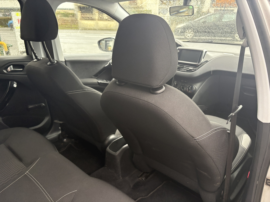 Peugeot 208 — 16