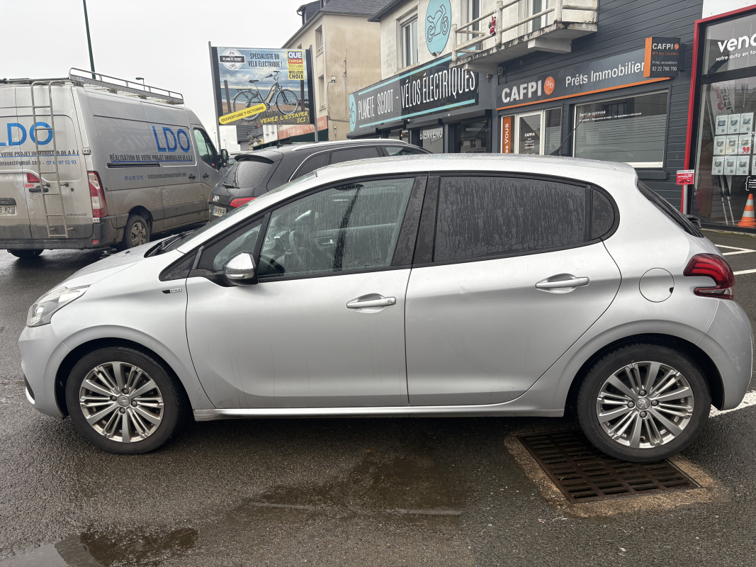 Peugeot 208 — 7
