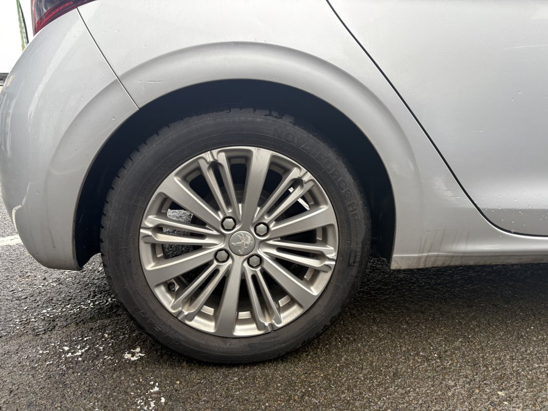 Peugeot 208 — 11
