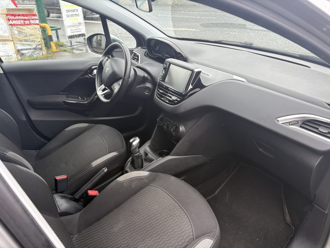 Peugeot 208 — 13