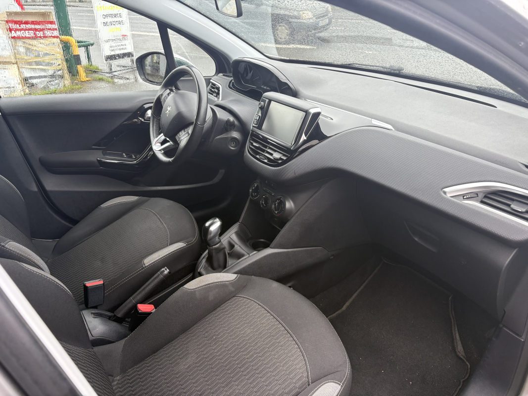 Peugeot 208 — 18