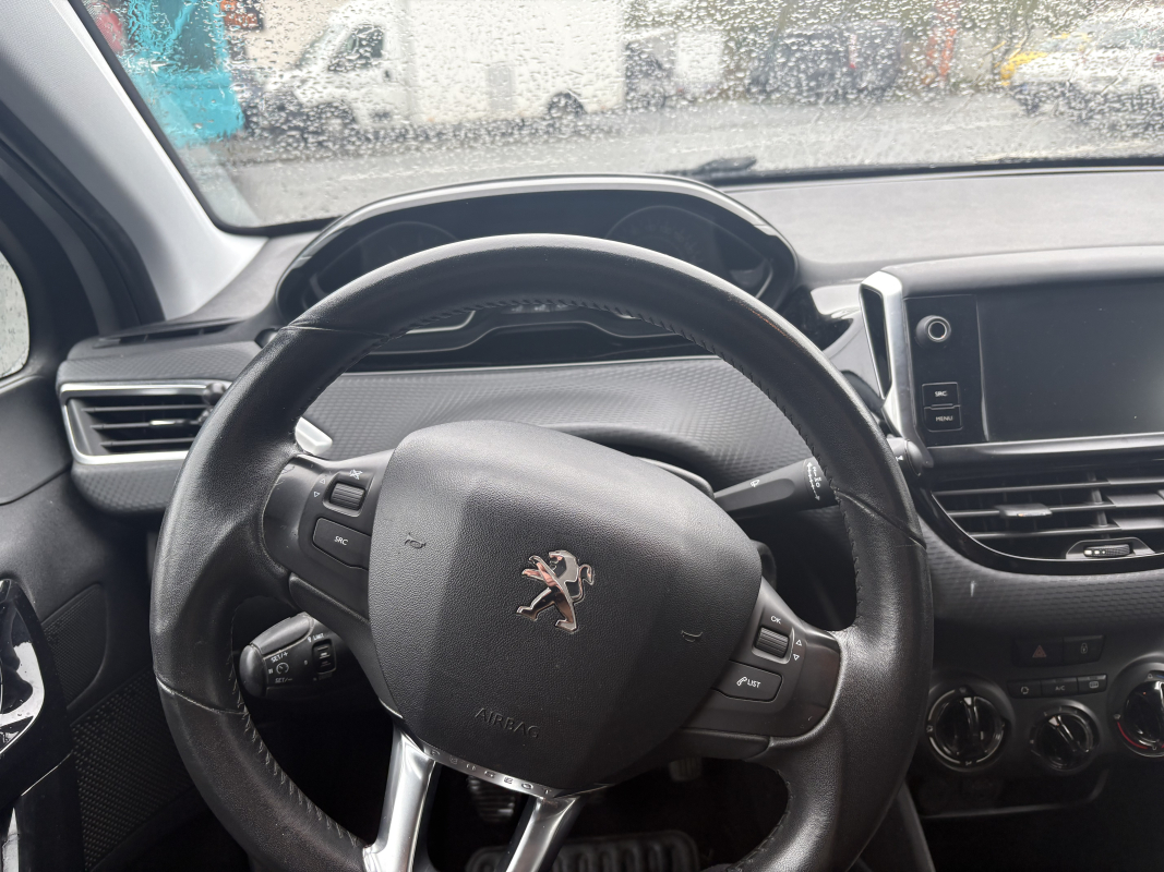 Peugeot 208 — 19