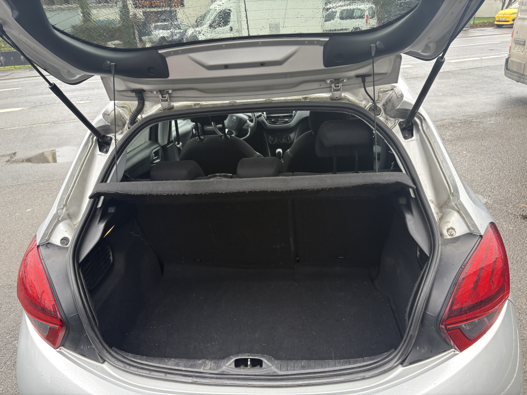 Peugeot 208 — 8