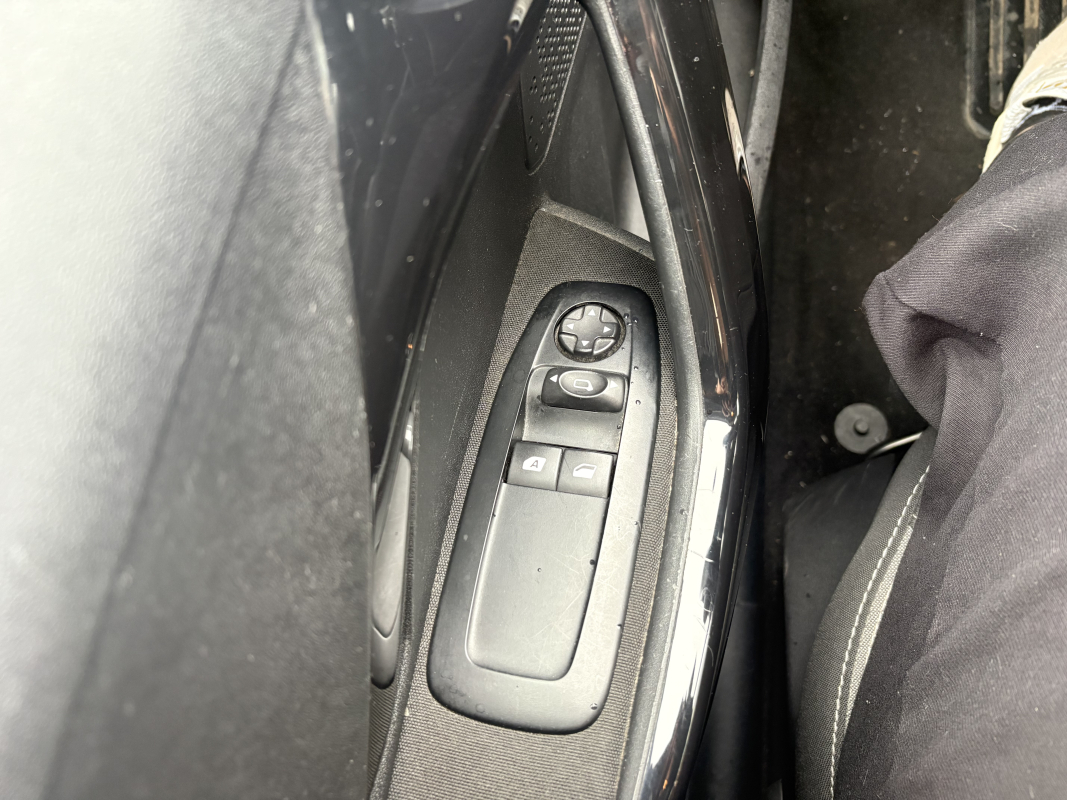 Peugeot 208 — 20