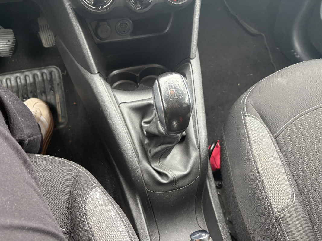 Peugeot 208 — 23