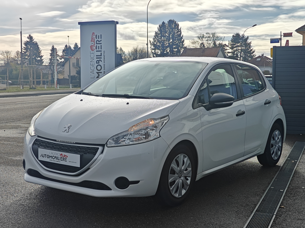 Peugeot 208 — 3