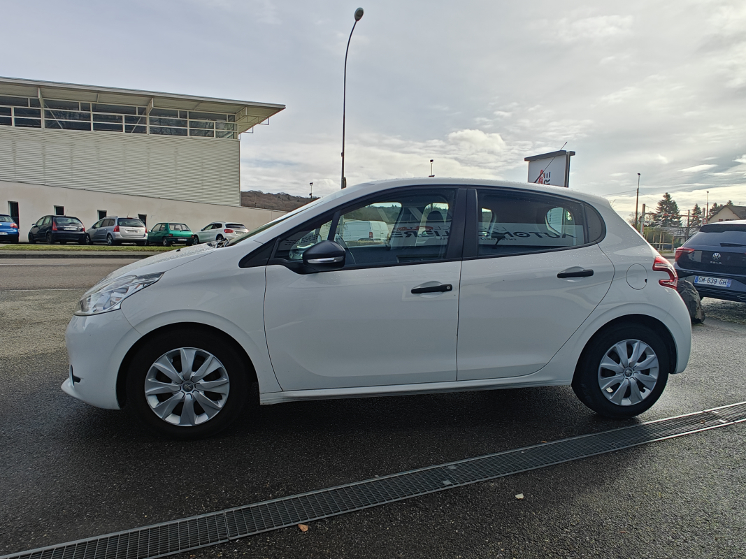 Peugeot 208 — 4