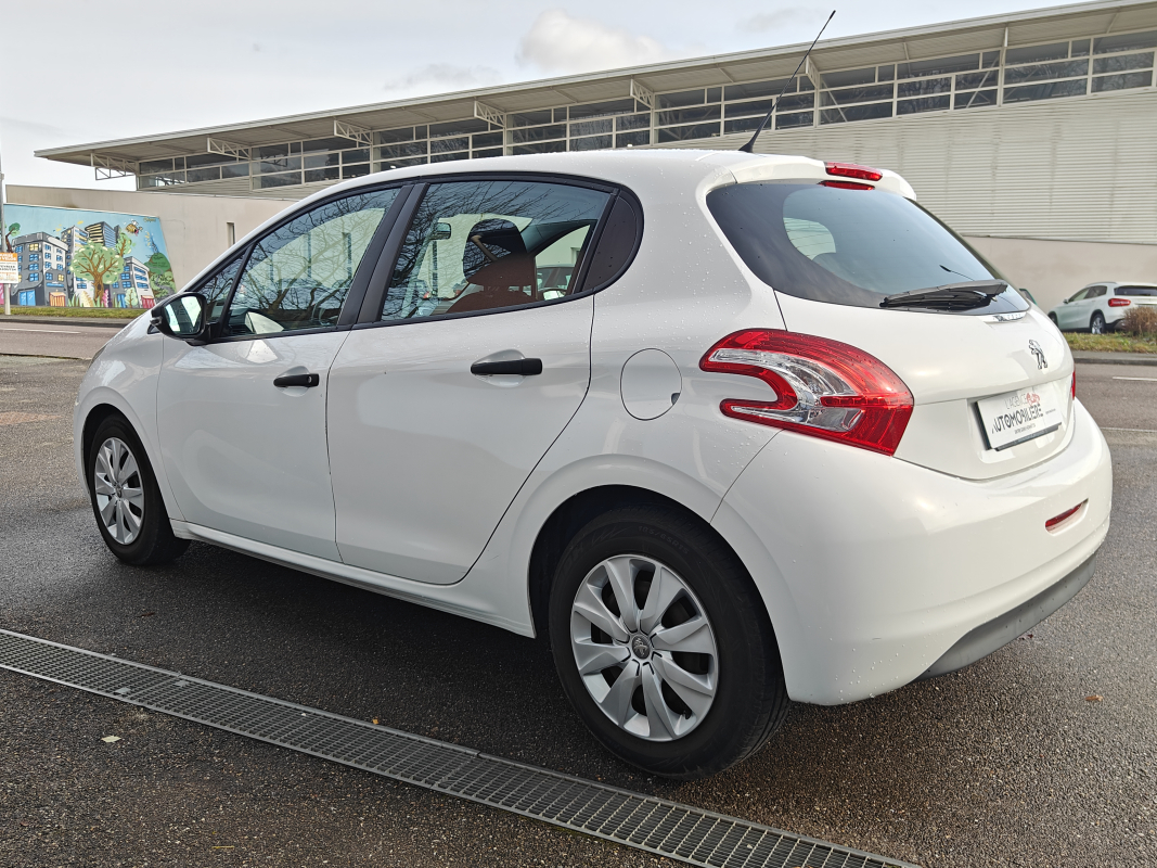 Peugeot 208 — 5
