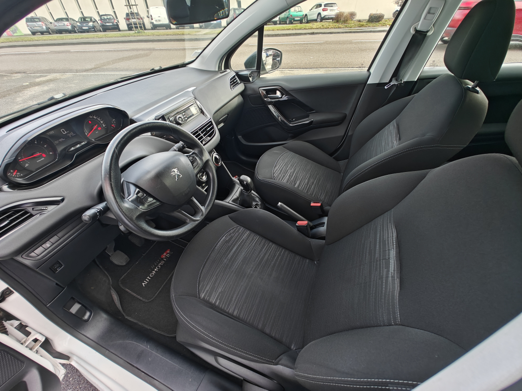 Peugeot 208 — 11