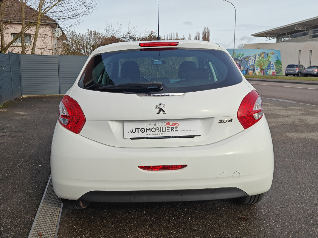 Peugeot 208 — 6