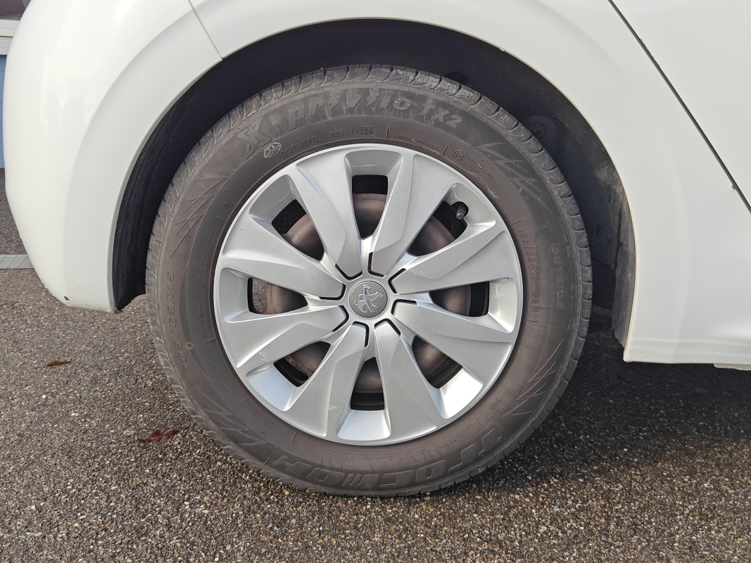 Peugeot 208 — 37