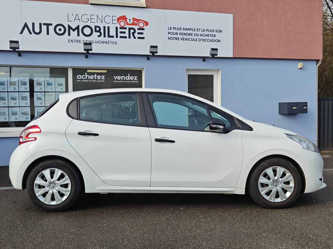 Peugeot 208 — 8