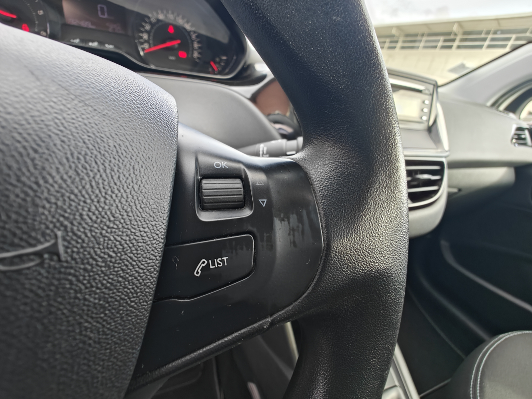 Peugeot 208 — 27