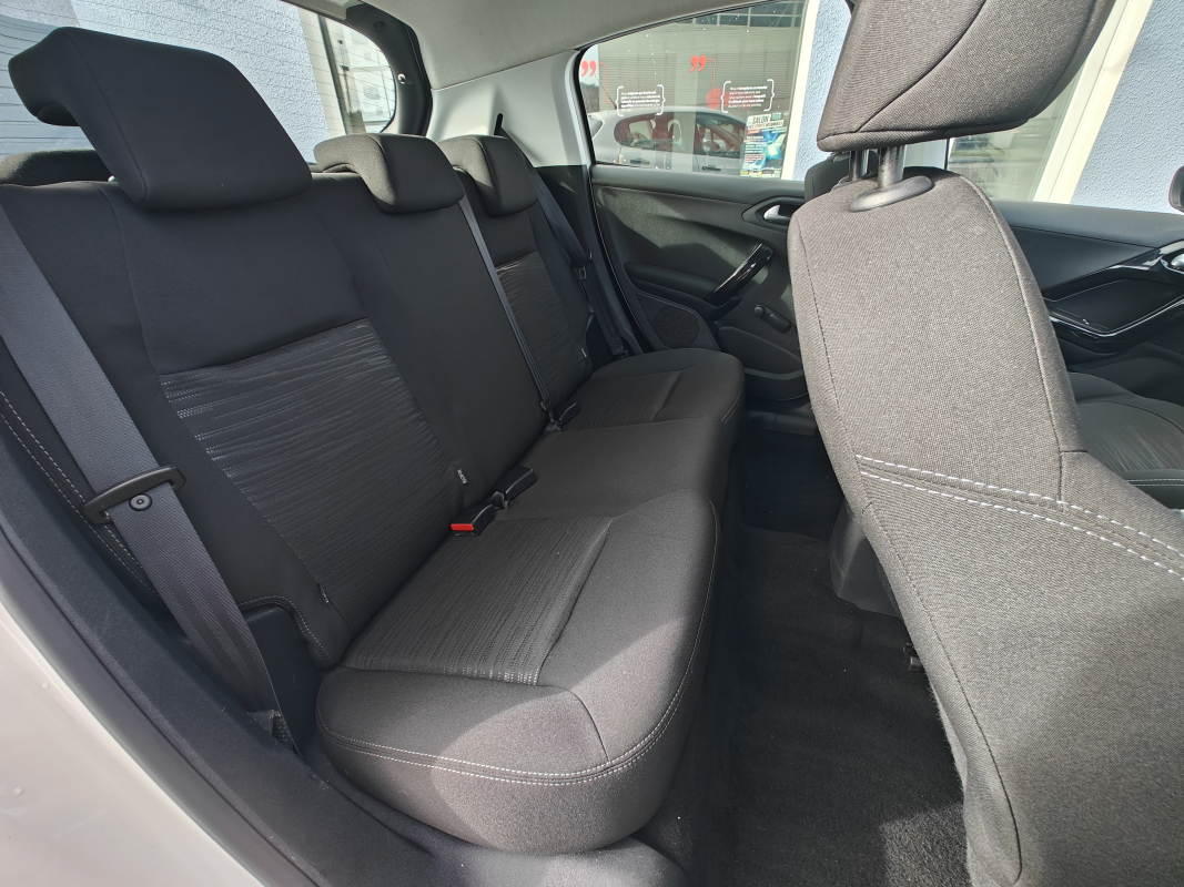 Peugeot 208 — 13