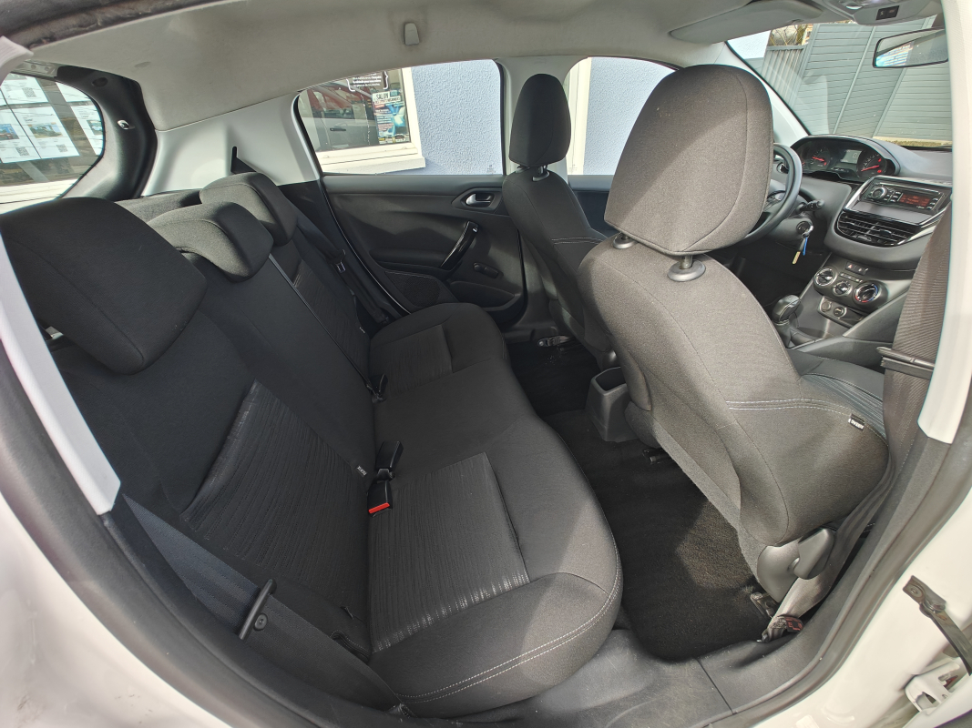 Peugeot 208 — 14