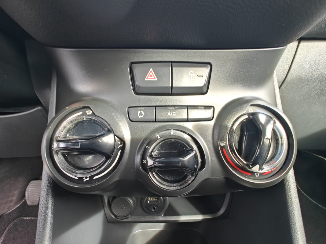 Peugeot 208 — 23