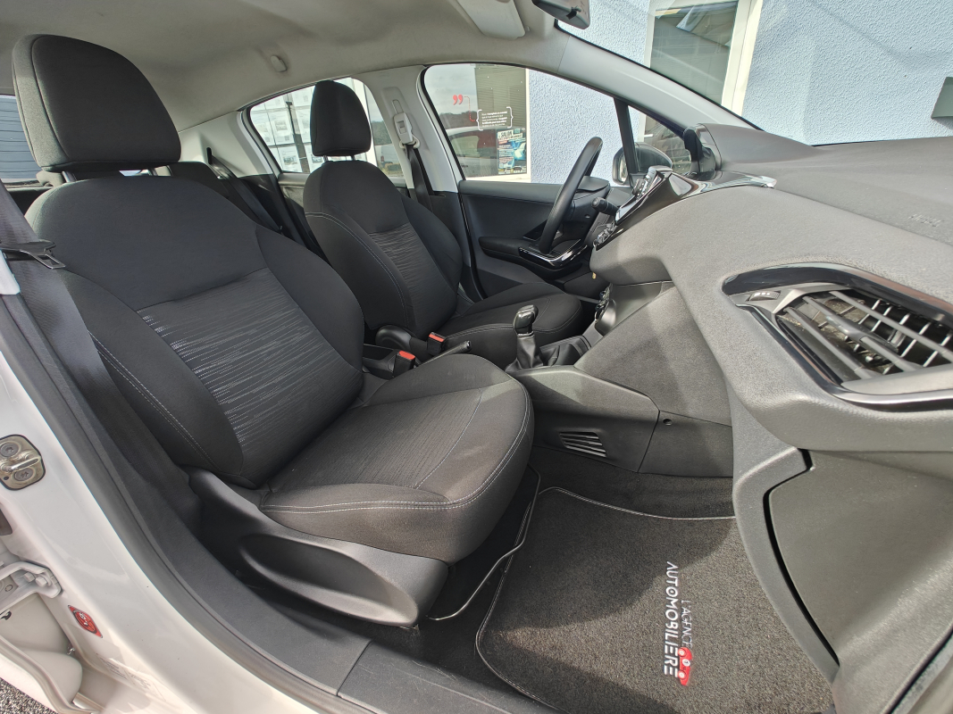 Peugeot 208 — 15