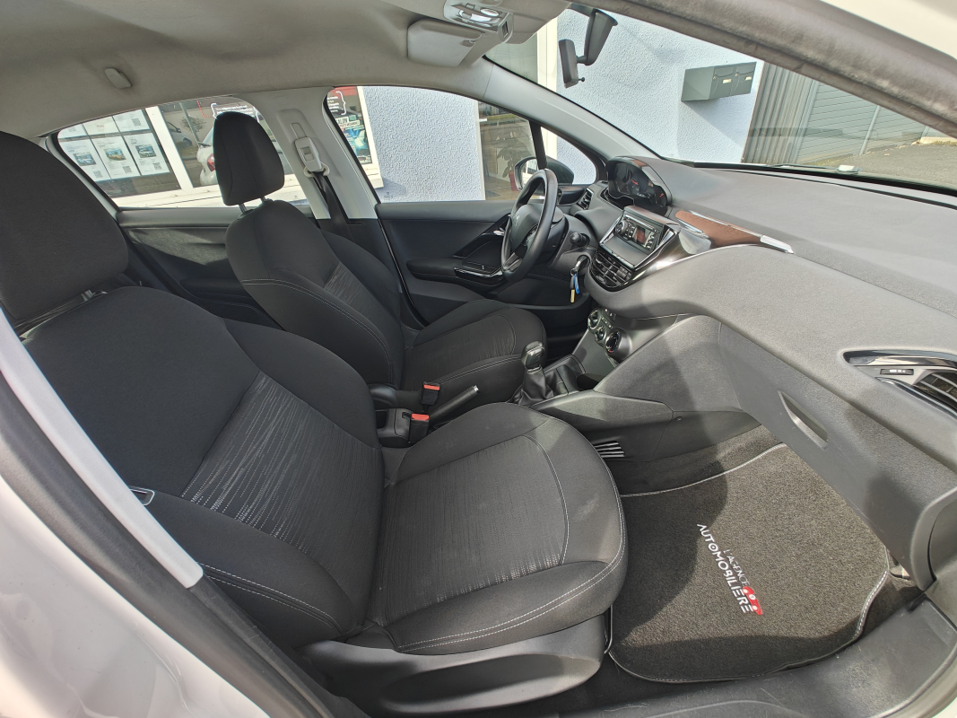 Peugeot 208 — 16