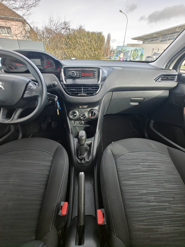 Peugeot 208 — 18