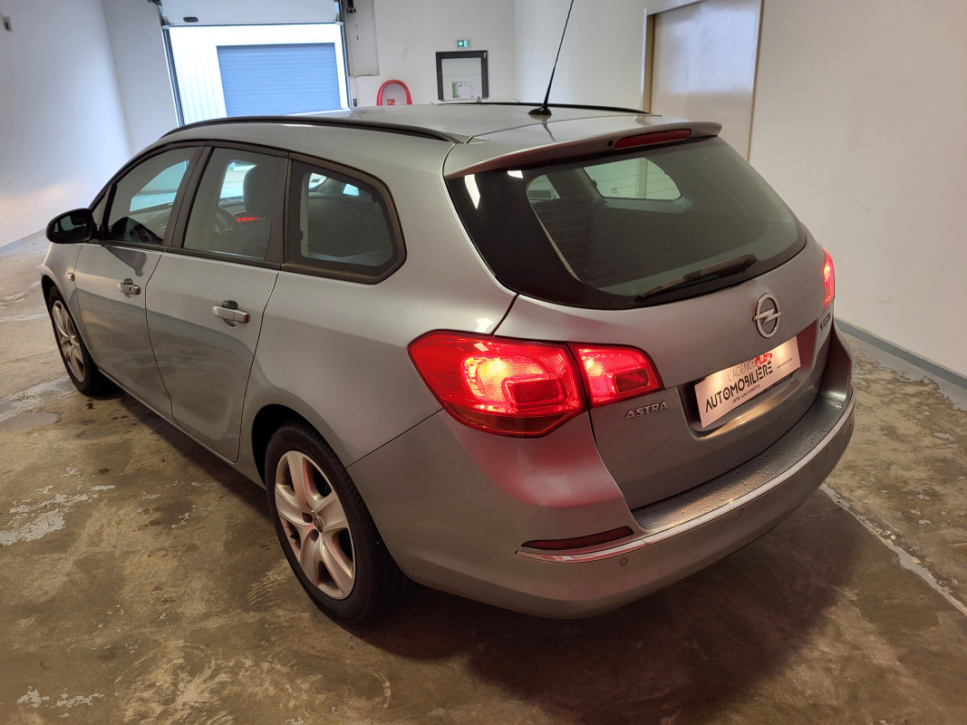 Opel Astra Sports Tourer — 4