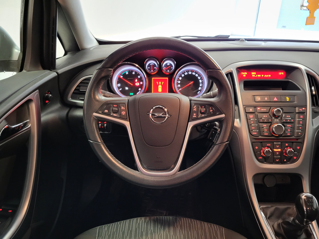 Opel Astra Sports Tourer — 14