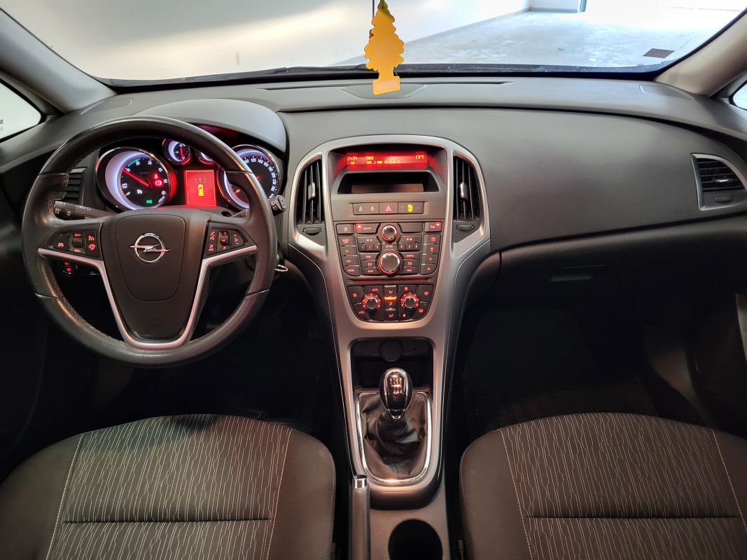 Opel Astra Sports Tourer — 12
