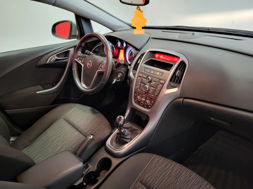 Opel Astra Sports Tourer — 13