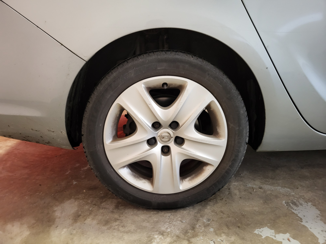 Opel Astra Sports Tourer — 32