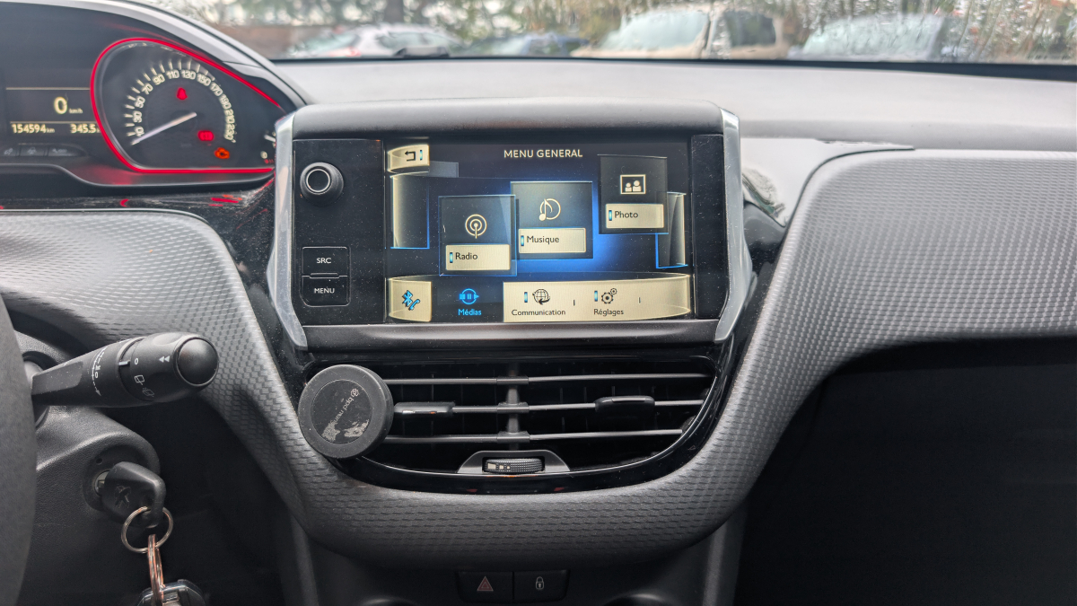 Peugeot 2008 — 17
