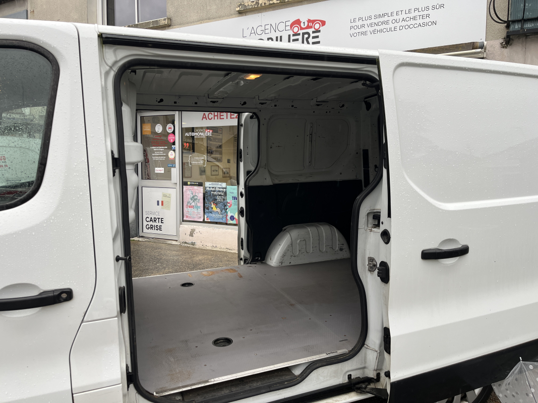 Renault Trafic — 9