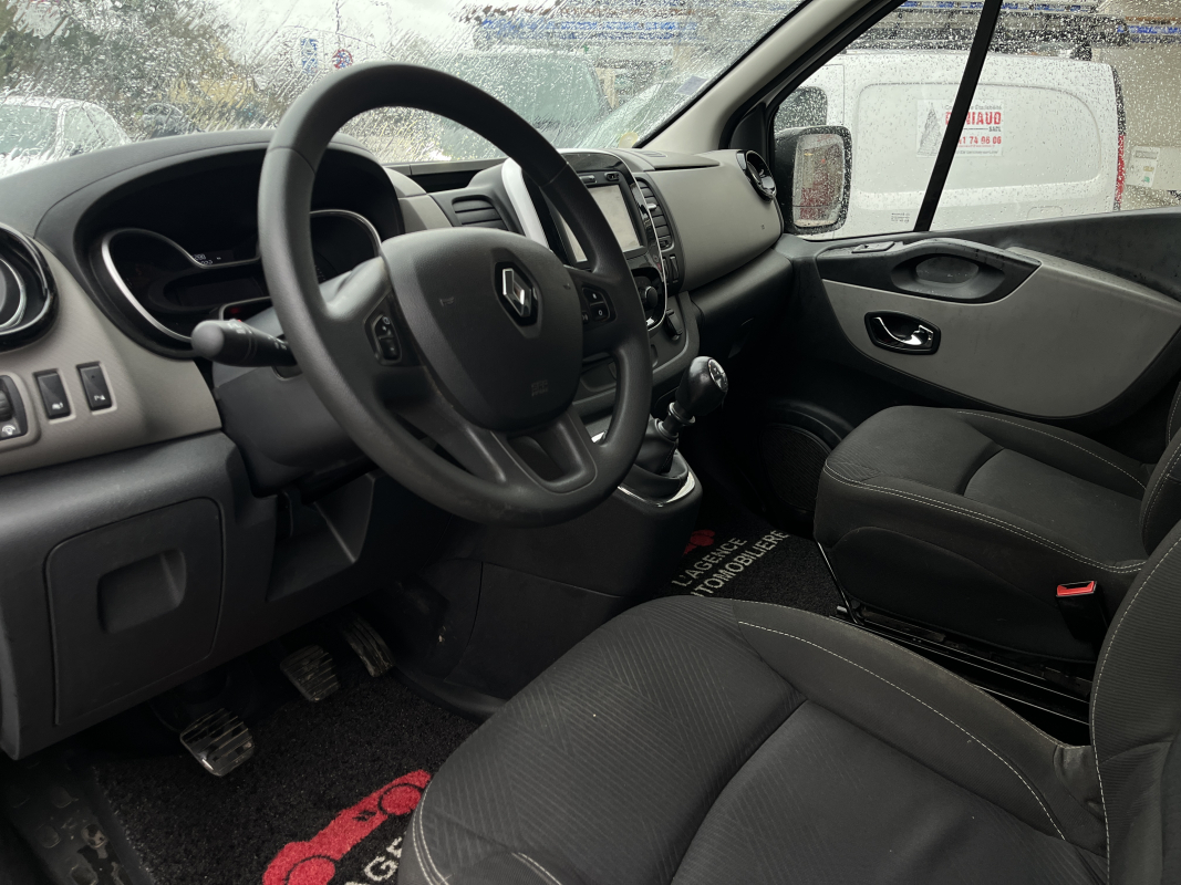 Renault Trafic — 10