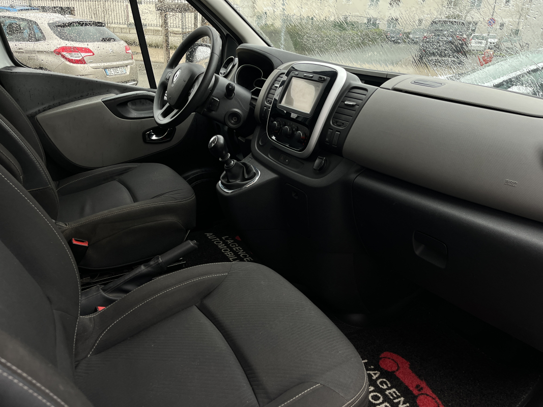 Renault Trafic — 11