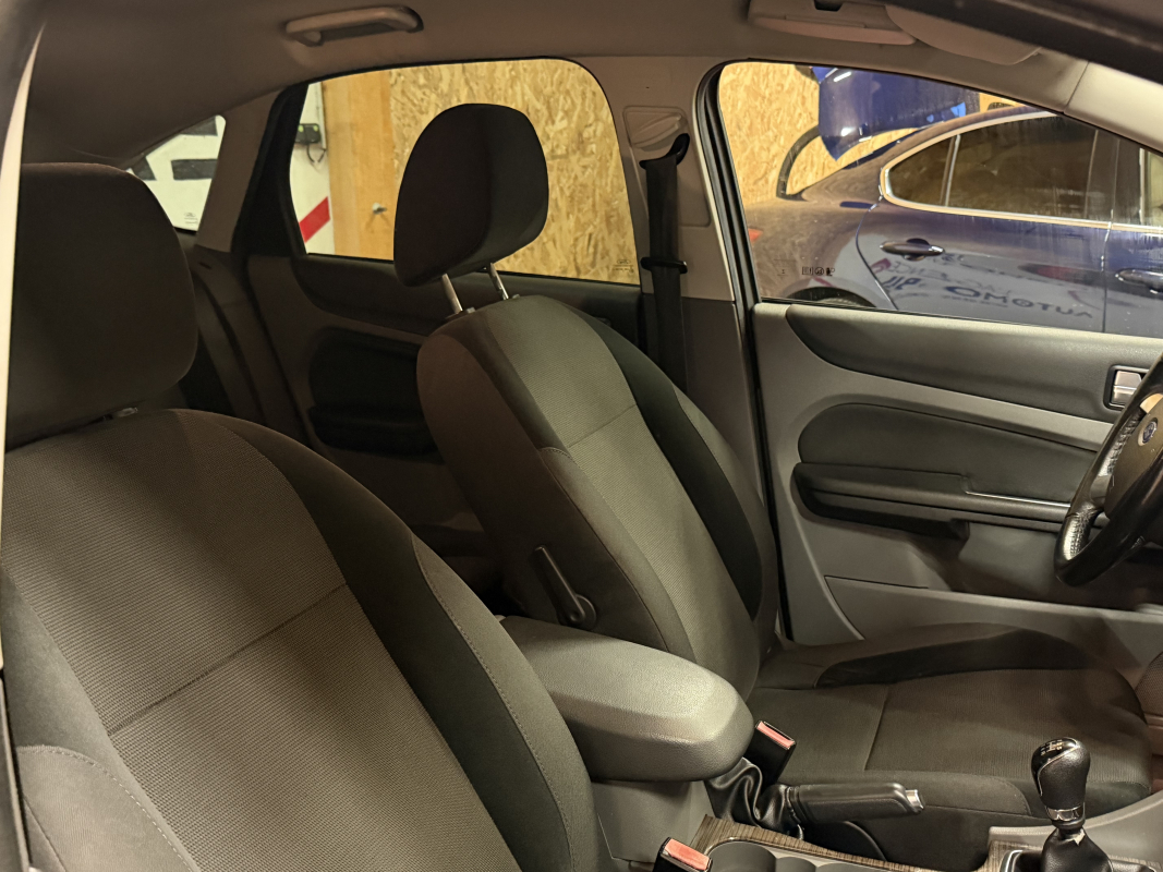 Ford Focus — 12