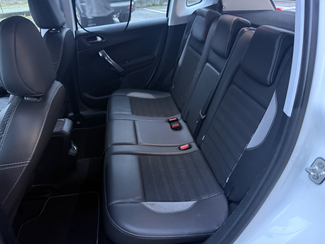Peugeot 2008 — 14